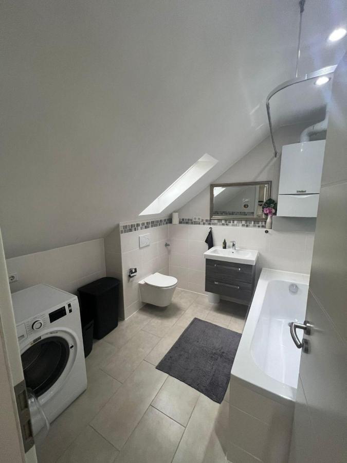 Zentral Gelegenes Apartment In Moenchengladbach Mit W-Lan Exterior photo